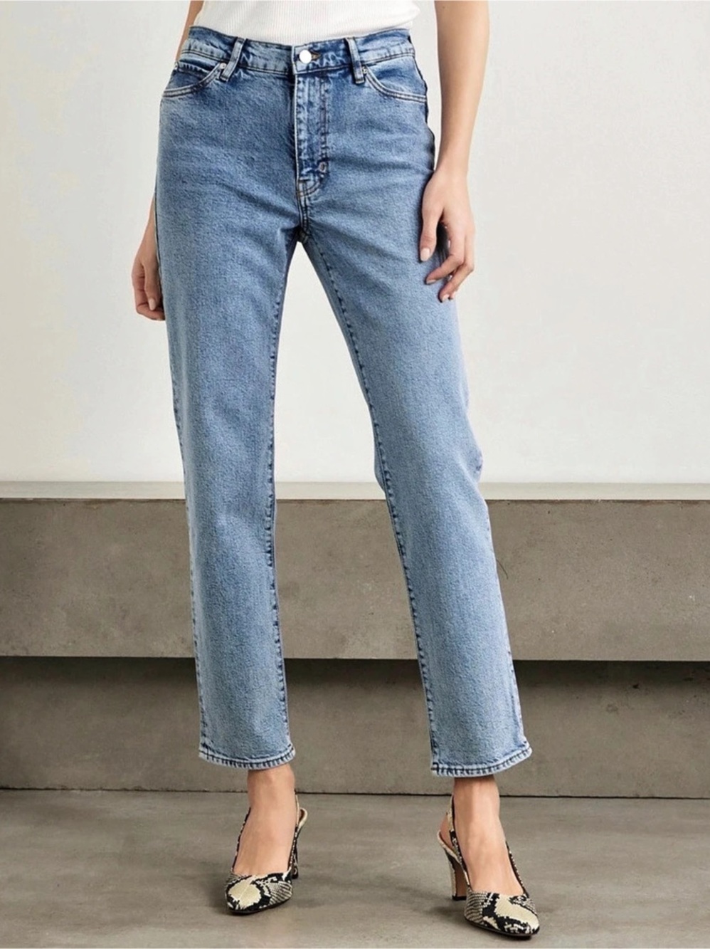 FRAME Women's Straight Leg Jeans - Picture 3 of 6